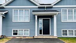 Modern Townhouse In Sought After Fox Creek!