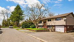 Main 19741 54a Avenue Langley, British Columbia