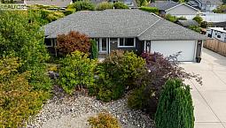4784 Tamarack Place Sechelt, British Columbia