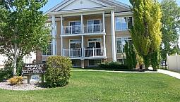 Spacious 2 Bed Apartment + Covered Parking Included - Pet Friend
