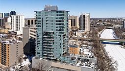 2202 390 Assiniboine Avenue Winnipeg, Manitoba