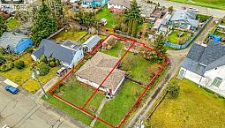 719 / 721 8Th St Courtenay, British Columbia