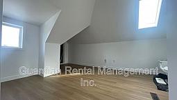 Bachelor Unit - 245 Mcintyre St. - $1650/Month