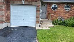 3 Bedroom Barrie T/h--flexible Move In--newly Renovated-- $2,395