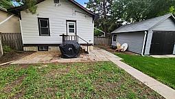 1 Bed & Den Buena Vista Full House For Rent
