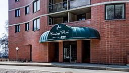 Downtown 2 Bed 2 Bath Condo + Heated Underground Parking