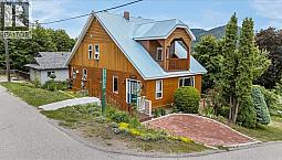 2005 Kootenay Avenue Rossland, British Columbia