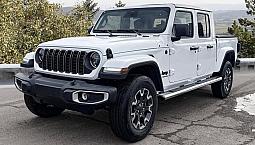2026 Jeep Gladiator Sahara 4X4 | Body-Colour Freedom Top +