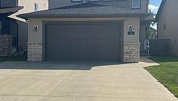 Spacious 4-Bedroom With 3.5 Bathrooms!