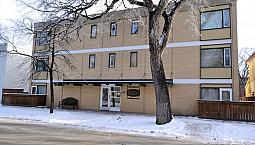 Spacious 1 Bdrm Near Misericordia Hospital!