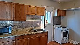 Bright 2 Bedroom Upper Unit | Loft Space & Parking For 2