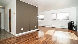 1 Bdr Condo In The Heart Of Corydon Village! $149,900