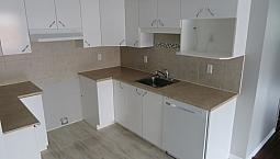 3 Bedroom Plateau - Available Jan 1 -