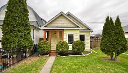 1 1/2 Storey Home W/ An Oversized Garage In River Heights