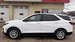 2024 Chev Equinox  Ls 1 Owner We Finance All Credit