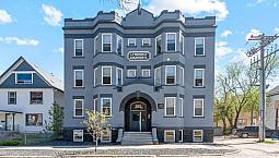 181 Balmoral - 3 Br Available Now!