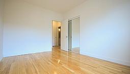 4.5 (2 Chambres) Rénové Dans Côte Desneiges. Cuisine Disponible