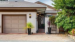 51 901 Kentwood Lane Saanich, British Columbia