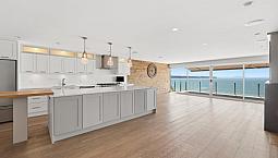 15240 Victoria Avenue White Rock, British Columbia