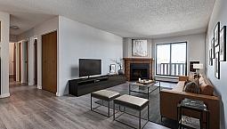 Modern Apartments With Air Conditioning - Cloverdale Manor - Apa