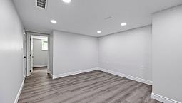 Spacious 2-bedroom 1 Bath Lower Unit W/ Ac, Laundry