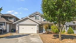 Comfortable & Spacious 3 Bed, 1 Den, & 2.5 Bath - Upper 2 Floors