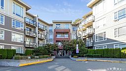Spacious 2-bedroom + Den Condo In Elements, Langley