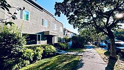 Live In The Heart Of Kitsilano