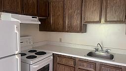 1 Bed City Park Apartment C/W Parking & Balcony