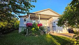 303 1St Avenue Nw Nakusp, British Columbia