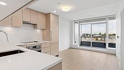 1001 13675 107A Avenue Surrey, British Columbia