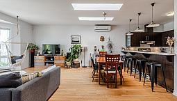 Superbe Condo Au Dernier Étage Avec Terrasse Et Stationnement