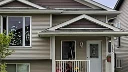Beautiful 4 Bedroom 1/2 Duplex In Desirable Johnstone Crossing!