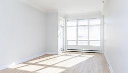 Air Conditioned Big Top Floor North End Apartment