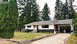 807 23 Highway N Nakusp, British Columbia