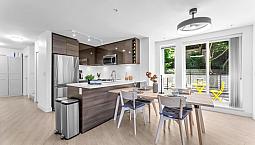 4 13931 Fraser Highway Surrey, British Columbia