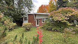 $585,000 - Split Level For Sale In Ste-Foy