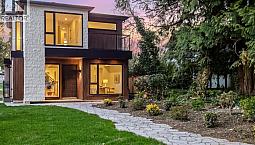 1921 Tatlow Avenue North Vancouver, British Columbia
