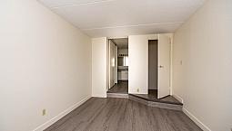 1 Bedroom + Den Premium - 4040 Gordon Rd. *Renovated Suite*