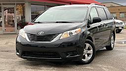 2017 Toyota Sienna Le 8 Passenger No Accidents ! One Owner !
