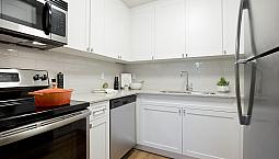 Stunning 1+Den Suties In Surrey At Surrey Village