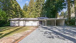 Spacious 3-Bedroom + Den Home With Large Private Backyard In Cre