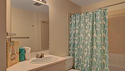 Spacious 2 Bedroom Apartment Southside - Pool & Gym