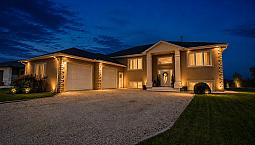 Stunning, 6 Bdrm, 3.5 Bath Home In Steinbach W/ Guest Suite!