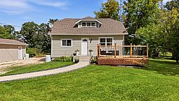 Move-In Ready Acreage In St Andrews!