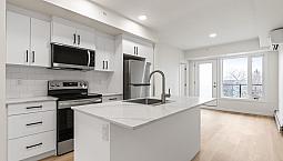 Live Downtown! Modern 2 Bed 2 Bath With A/C Balcony + Ensuite