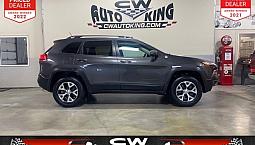 2015 Jeep Cherokee Trailhawk / 4X4 / Low K / Clean Western Unit