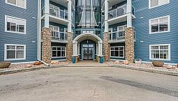 Renovated Pet-friendly 2 Bed + Den Oxford Condo, Titled Parking